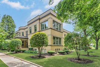 127 Pleasant St Unit B, Oak Park, IL 60302