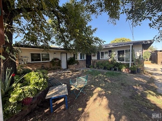 992 Delfino Ln, Bakersfield, CA 93304