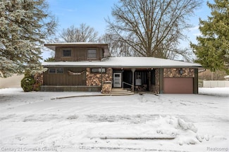 30150 Beechwood St, Garden City, MI 48135