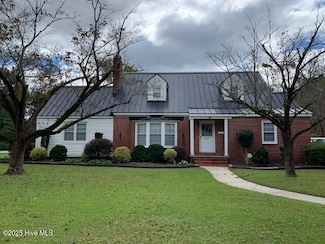 110 E Bell St, Tabor City, NC 28463