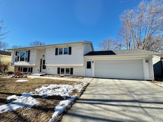504 Viking Dr, Marshall, MN 56258