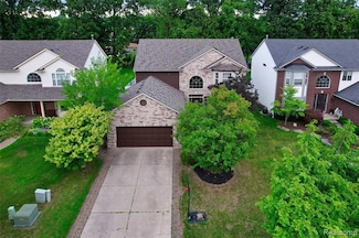 1387 Hartland Dr, Troy, MI 48083