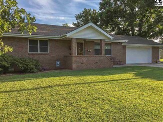 701 W 8th St, Pratt, KS 67124