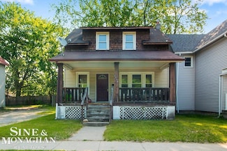 2114 10th St, Port Huron, MI 48060