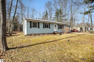 1539 Katinka Dr NE, Kalkaska, MI 49646