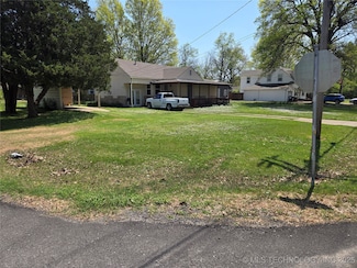 910 N Parkinson Ave, Wagoner, OK 74467