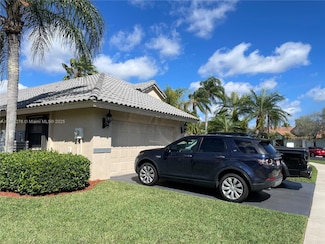 104 Executive Cir, Boynton Beach, FL 33436