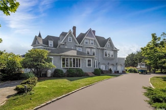 9 Convent Ln, Center Moriches, NY 11934