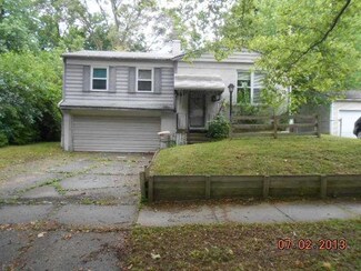 2826 Hillcrest St, Lansing, MI 48911