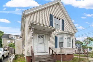 26 Mansfield St, Gloucester, MA 01930