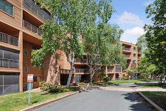 3300 Louisiana Ave S Unit 122, Saint Louis Park, MN 55426