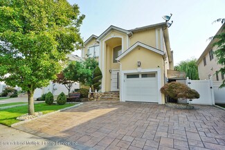 67 Covington Cir, Staten Island, NY 10312