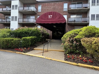 57 Broadlawn Park Unit 24, Chestnut Hill, MA 02467