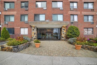25 Lake St Unit 6K, White Plains, NY 10603