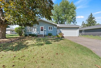 2117 Ridgewood Ave, Muscatine, IA 52761