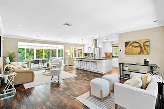 8 NE 29th St, Wilton Manors, FL 33334