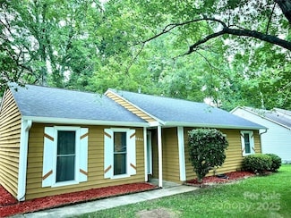 6832 Delta Lake Dr, Charlotte, NC 28215