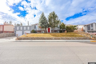 200 Apache Ave, Green River, WY 82935