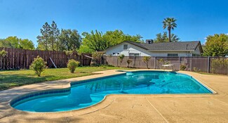 1315 Mistletoe Ln, Redding, CA 96002