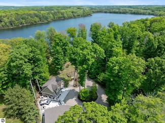 7105 SE Torch Lake Dr, Alden, MI 49612