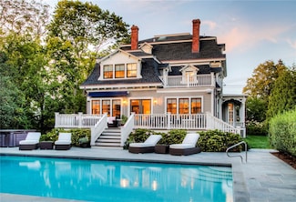 15 Berkeley Ave, Newport, RI 02840