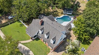 916 N Main St, Sand Springs, OK 74063
