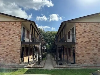 525 Laurel St, La Marque, TX 77568