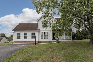 96 Harrogate Dr, Fishersville, VA 22939