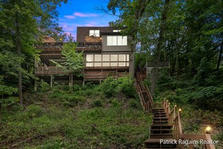 7168 Cascade Rd SE, Grand Rapids, MI 49546