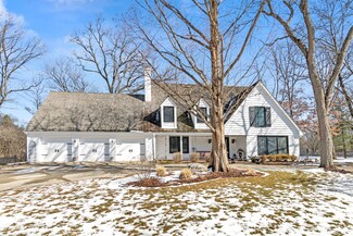 1675 Surrey Ln, Lake Forest, IL 60045