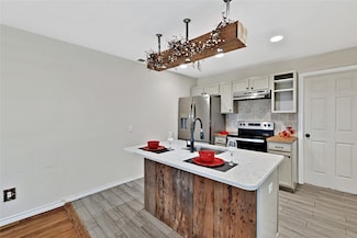 124 Sparrow Dr, Azle, TX 76020