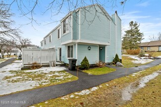 1006 Rockport Ct S, East Greenbush, NY 12061