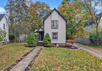 639 S Main St, Chelsea, MI 48118