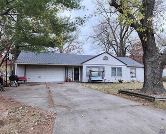 2330 SW Wayne Ave, Topeka, KS 66611
