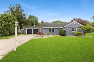 15 Circuit Dr, Rehoboth, MA 02769