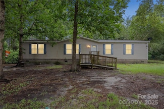 4066 General Howe Rd, Riegelwood, NC 28456