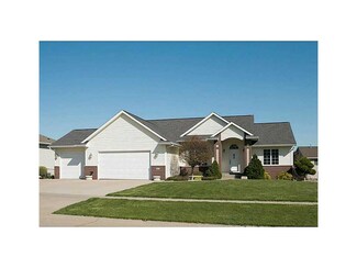407 Wildflower Dr, Fairfax, IA 52228