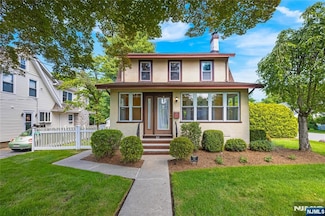91 Park Ave, Midland Park, NJ 07432
