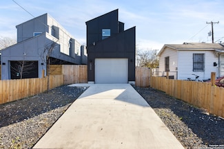 1906 E Crockett St, San Antonio, TX 78202