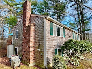 50 Standish St, Pembroke, MA 02359
