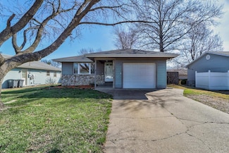 704 Martin Ln, Evansville, IN 47715