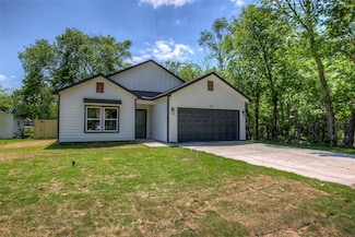 305 E 1st St, Quinlan, TX 75474