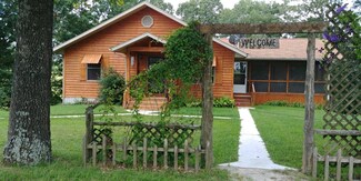 8067 State Highway Pp, Cape Fair, MO 65624