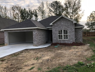 90 Village Dr, Hattiesburg, MS 39402
