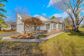 7525 Danbury Dr, West Bloomfield, MI 48322