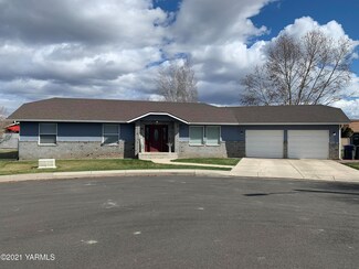 223 Clover Place, Moxee, WA 98936
