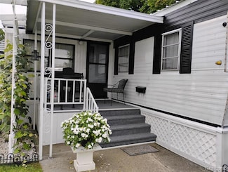 2099 Mary Ann Dr, Troy, MI 48083