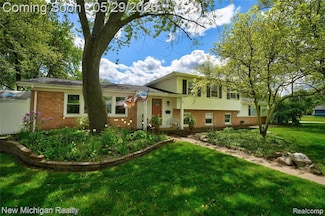 1 Sunburst Ct, Frankenmuth, MI 48734