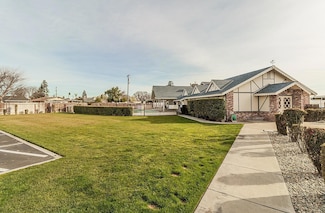 1551 6th Avenue Dr Unit 49, Kingsburg, CA 93631