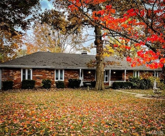 204 W Oak St, Nixa, MO 65714